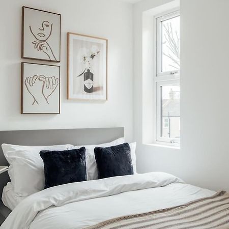 Modern 2 Bedroom Flat In Ilford, London Exterior foto